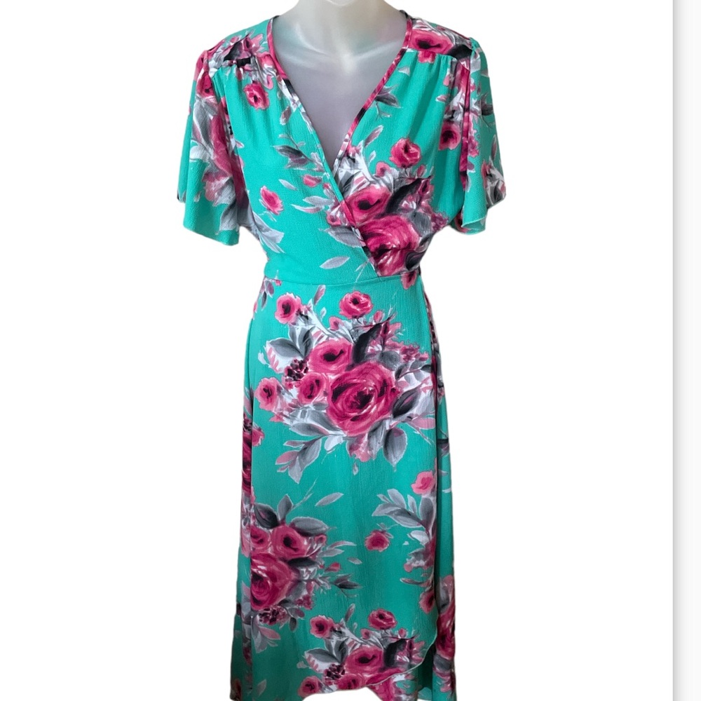 Wrap around floral dress size medium colorful warm weather vibe
